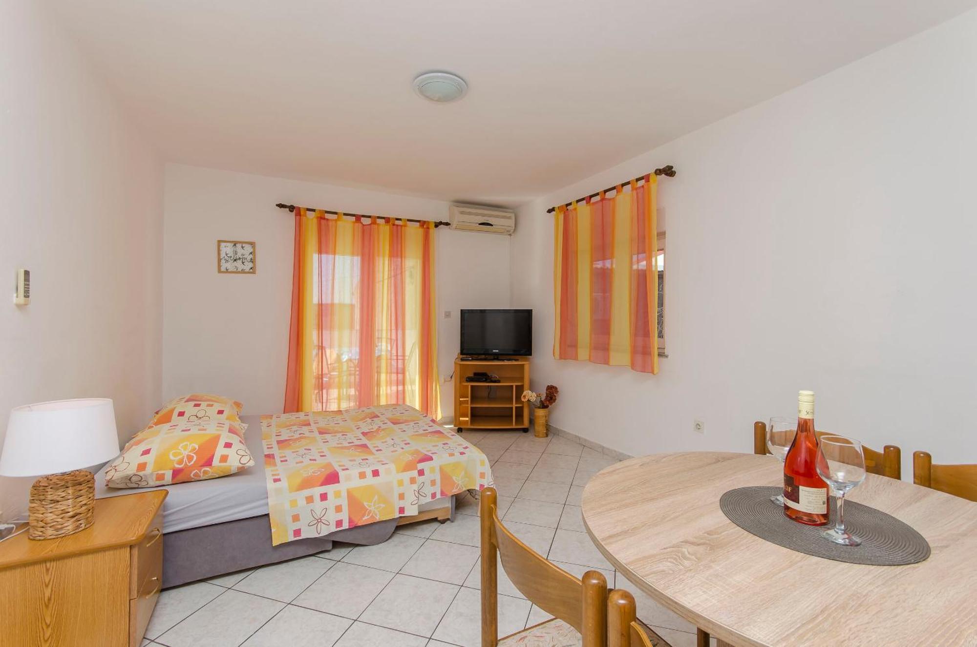 Apartments Danica Pirovac Buitenkant foto